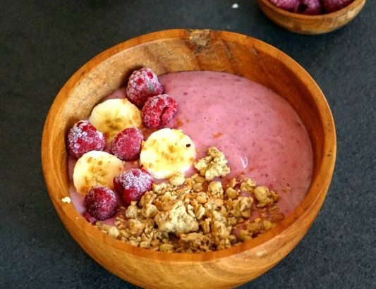 Smoothie bowl banane framboises - Rappelle toi des mets